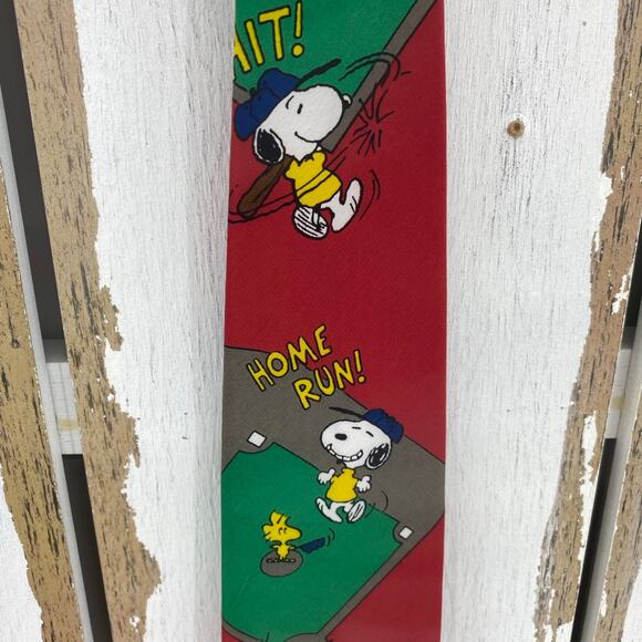 Charles Shultz Peanuts Charlie Brown & Gang Playing Baseball Silk Tie Red Snoopy - Picture 7 of 8
